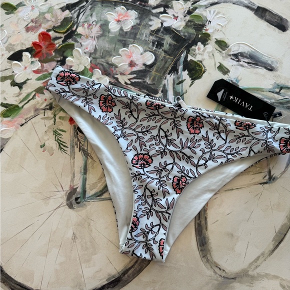 TAVIK moderate coverage Ali swim bottom print wild flower light blue 💐 - Picture 3 of 8